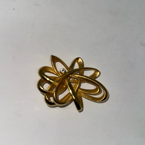 Vintage avant garde brooch, statement brooch, swirl brooch - Picture 1 of 5